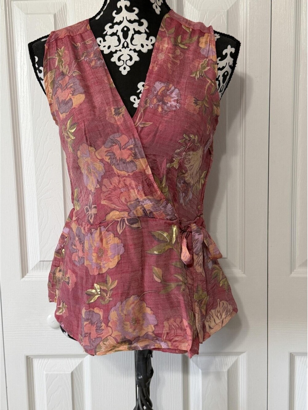 Harve Benard Pink Floral Wrap Blouse Womens S Sleeveless V-Neck Metallic RBW76A